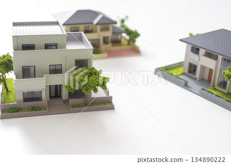 Many house models 134890222