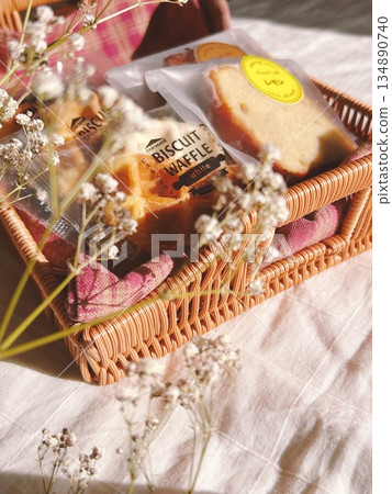 籃子裡的烘焙食品 籃子裡的烘焙食品 134890740