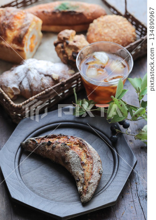 Assorted bread 134890967