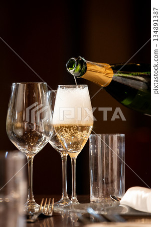 香檳是任何派對活動的必備品 134891387