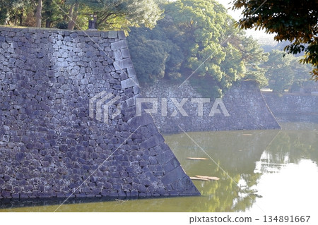 皇宮外花園的石牆 134891667