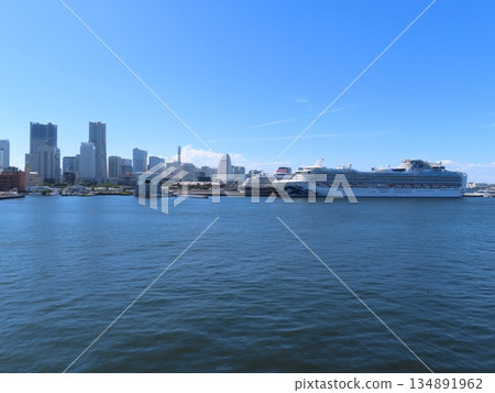 從大棧橋碼頭可以看到港未來和飛鳥三世。 134891962