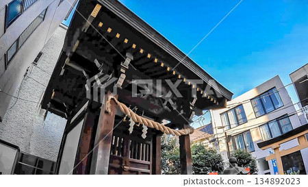 秋葉神社，位於東京都新宿區彌來町，酒井若狹神家宅邸內的神社 134892023