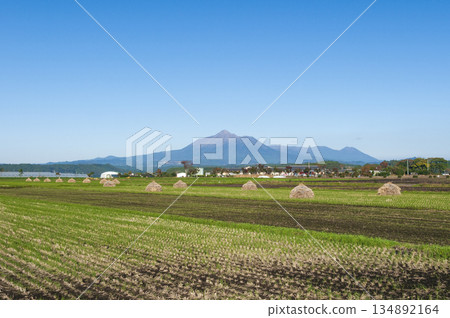 Mount Kirishima as seen from Miyakonojo City, Miyazaki Prefecture 134892164