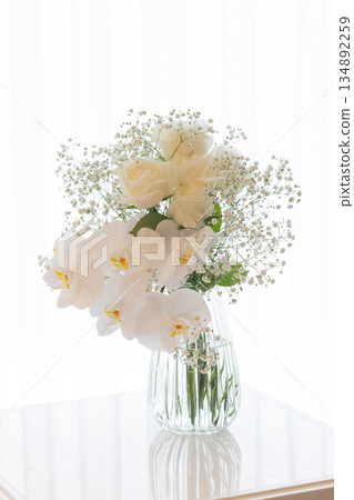 Elegant white bouquet 134892259