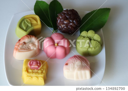 Beautiful Japanese sweets and fresh sweets Beautiful Japanese sweets and fresh sweets 134892700