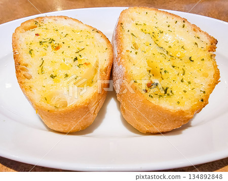 當你吃膩了新年大餐時，吐司是必不可少的。 134892848