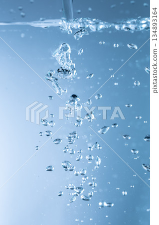 Pour water Pour water 134893164