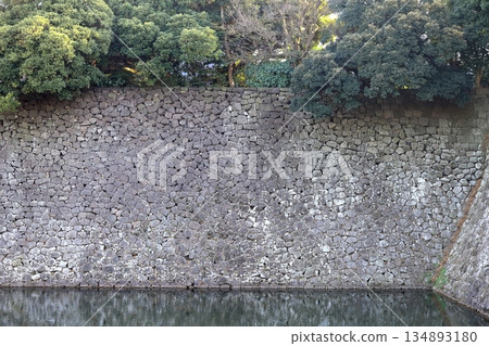 Stone walls of the Imperial Palace Outer Gardens 134893180