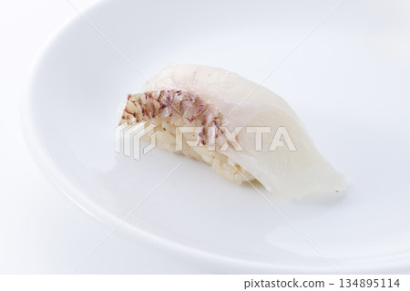 Fresh and delicious red sea bream nigiri sushi 134895114