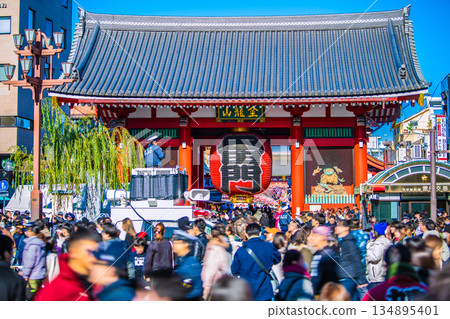 Tokyo cityscape, Japan, New Year's Day. Sensoji Temple is bustling with Japanese worshippers and foreign tourists. Into a new era... = January 1, 2026 134895401