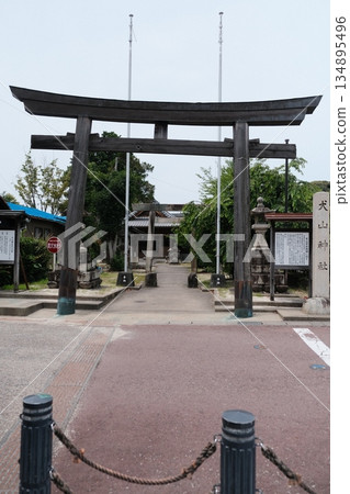 Traditional Japanese Torii Gate Rural Pathway Traditional Japanese Torii Gate Rural Pathway 134895496