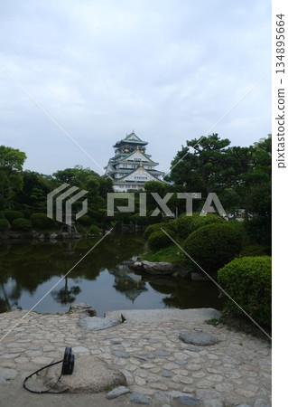 Japanese Castle Reflection Serene Garden View Japanese Castle Reflection Serene Garden View 134895664