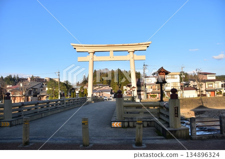 Takayama City, Gifu Prefecture - During the Takayama Spring Festival, the large torii gate of Sakurayama Hachiman Shrine and Miyamae Bridge, the Miyagawa River flowing through the city, and the surrounding streets Takayama City, Gifu Prefecture - During the Takayama Spring Festival, the large torii gate of Sakurayama Hachiman Shrine and Miyamae Bridge, the Miyagawa River flowing through the city, and the surrounding streets 134896324