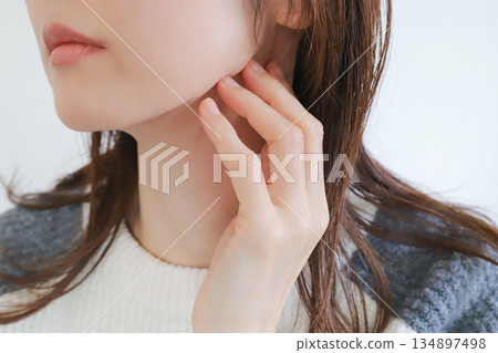Jaw, bite Jaw, bite 134897498