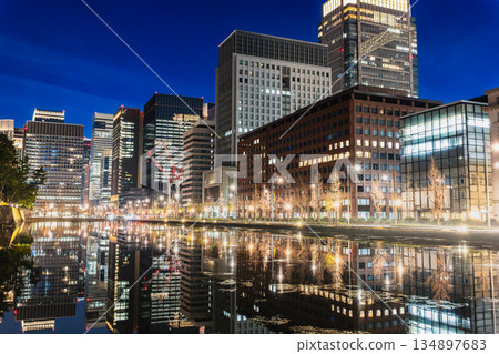 Tokyo: Wadakura Moat of the Imperial Palace and Marunouchi - Night View 134897683