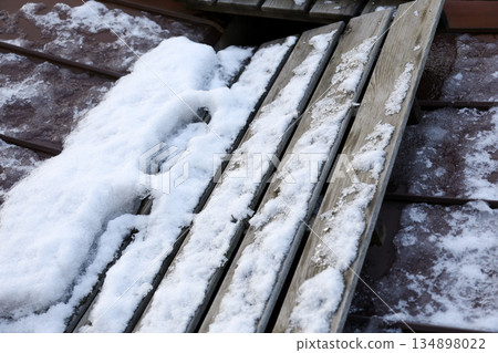 木條、木頭、排水溝、屋頂、木頭、雪、雨水、木板、房屋、建築物、屋頂、雨、雪、冬季、積雪、木條、房子、房子 木條、木頭、排水溝、屋頂、木頭、雪、雨水、木板、房屋、建築物、屋頂、雨、雪、冬季、積雪、木條、房子、房子 134898022