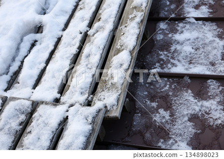 木條、木頭、排水溝、屋頂、木頭、雪、雨水、木板、房屋、建築物、屋頂、雨、雪、冬季、積雪、木條、房子、房子 木條、木頭、排水溝、屋頂、木頭、雪、雨水、木板、房屋、建築物、屋頂、雨、雪、冬季、積雪、木條、房子、房子 134898023