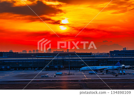Sunset sky and landing plane Sunset sky and landing plane 134898109