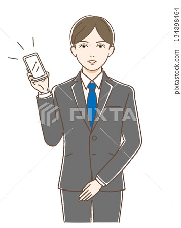 一名身穿西裝的男子手持智慧型手機,面向前方演講。 一名身穿西裝的男子手持智慧型手機,面向前方演講。 134898464