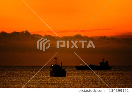 The rising sun 134899151