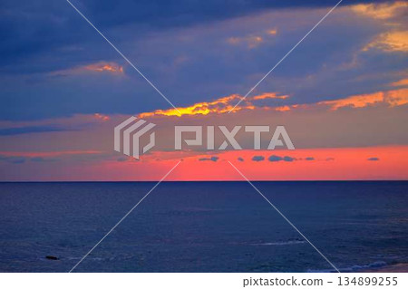 Setting sun 134899255