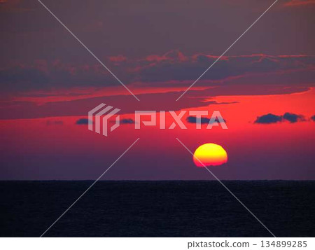 Setting sun 134899285