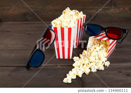 A bowl of popcorn popcorn and 3D glasses for watching movies with friends. 134900111