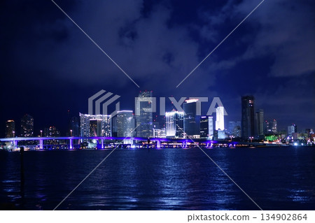 Miami downtown night water city reflexion Miami downtown night water city reflexion 134902864