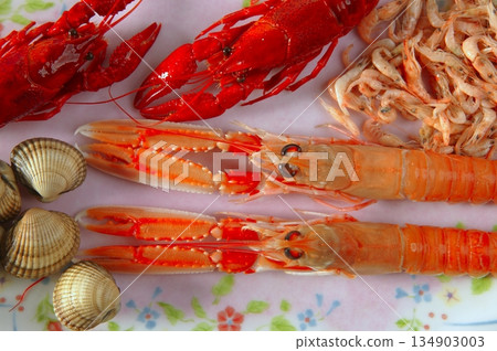 seafood in market over ice 134903003