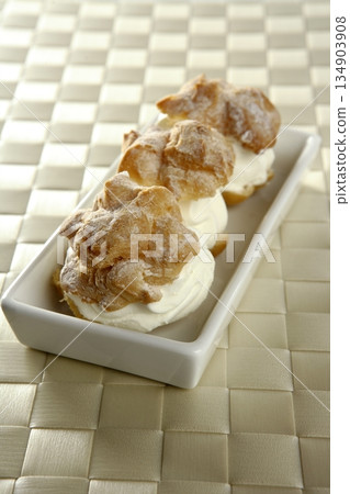 Delicious cream puff cake Delicious cream puff cake 134903908