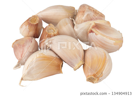 Garlic fell in a pile isolated on white background Garlic fell in a pile isolated on white background 134904913