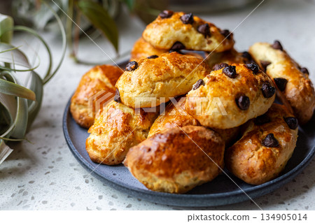 Freshly baked golden cranberry scones 134905014