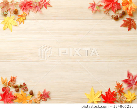 木紋秋季背景，帶有秋葉和橡子 134905253
