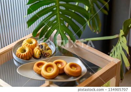 Golden handmade pastries with berry fillings, Gugelhupf and donut-shaped pound cakes Golden handmade pastries with berry fillings, Gugelhupf and donut-shaped pound cakes 134905707