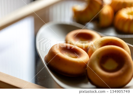 Golden handmade pastries with berry fillings, Gugelhupf and donut-shaped pound cakes Golden handmade pastries with berry fillings, Gugelhupf and donut-shaped pound cakes 134905749