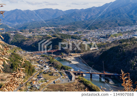 深秋時節苗木城遺址周圍的景色 134907088