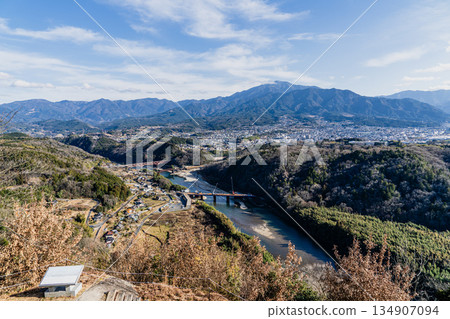 深秋時節苗木城遺址周圍的景色 134907094