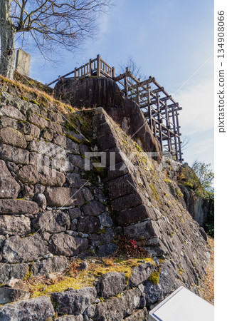 深秋時節苗木城遺址周圍的景色 134908066