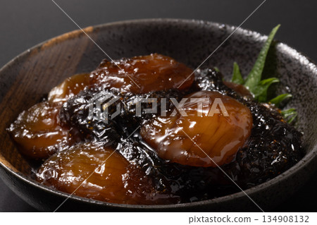 Green laver, scallops 134908132