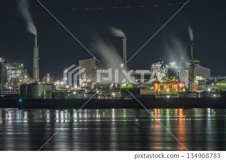 A very beautiful factory night view in Yokkaichi city, Mie prefecture, Japan 134908783