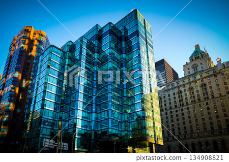 現代玻璃建築 134908821