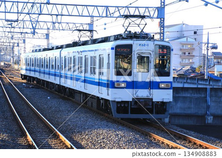 Veteran commuter trains, the 800/850 series, are active in the Ryomo area of the Isesaki Line. 134908883