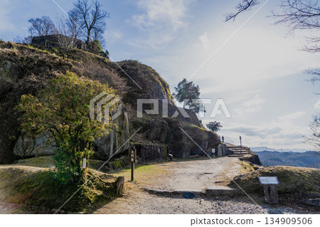 深秋時節苗木城遺址周圍的景色 134909506