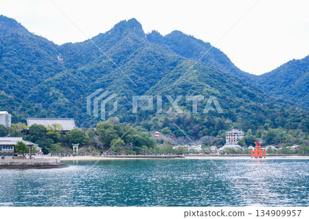 宮島,日本三大最受遊客歡迎的島嶼之一,也是世界遺產(廣島縣,攝於2025年12月) 宮島,日本三大最受遊客歡迎的島嶼之一,也是世界遺產(廣島縣,攝於2025年12月) 134909957