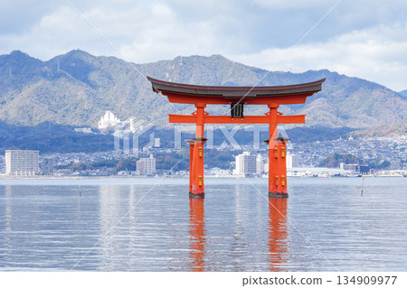 宮島,日本三大最受遊客歡迎的島嶼之一,也是世界遺產(廣島縣,攝於2025年12月) 宮島,日本三大最受遊客歡迎的島嶼之一,也是世界遺產(廣島縣,攝於2025年12月) 134909977
