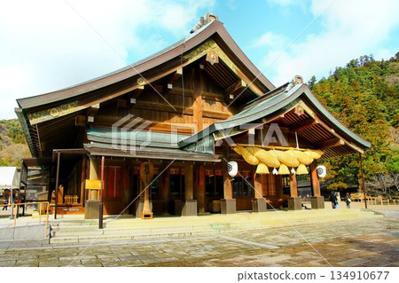 To the shrine where Yakumo stands in search of the thread of the edge ... "Izumo Taisha" 134910677