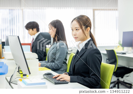 辦公室商人 134911222