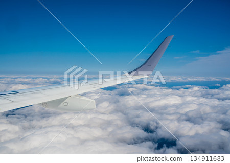 從飛機內部看到的景色[自然風光圖] 134911683