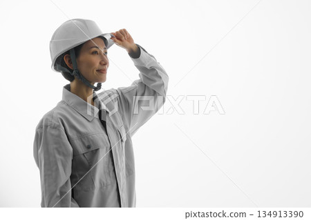 女人穿著工作服 女人穿著工作服 134913390